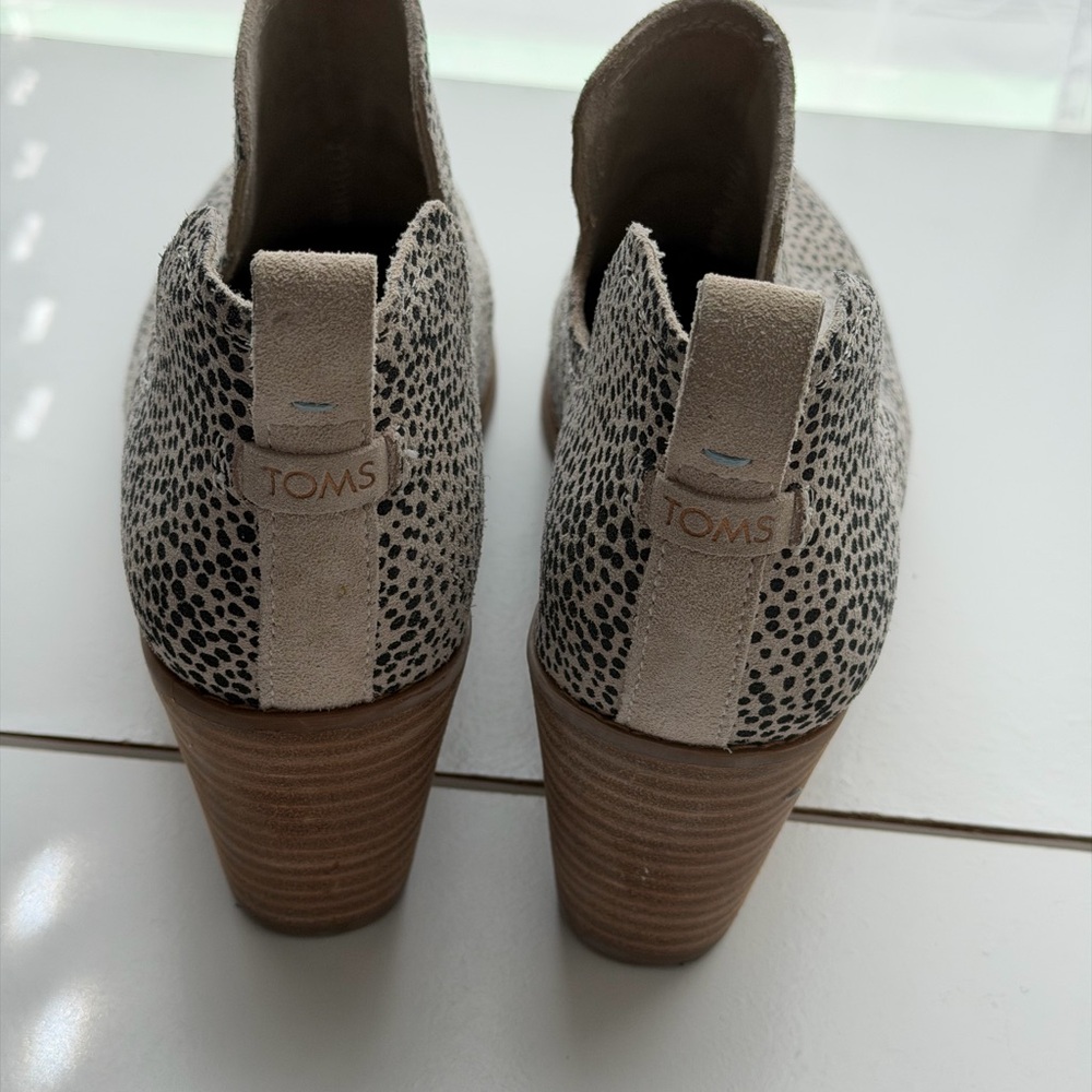 TOMS Women's Wedge Ankle Booties - Picture 11 of 11